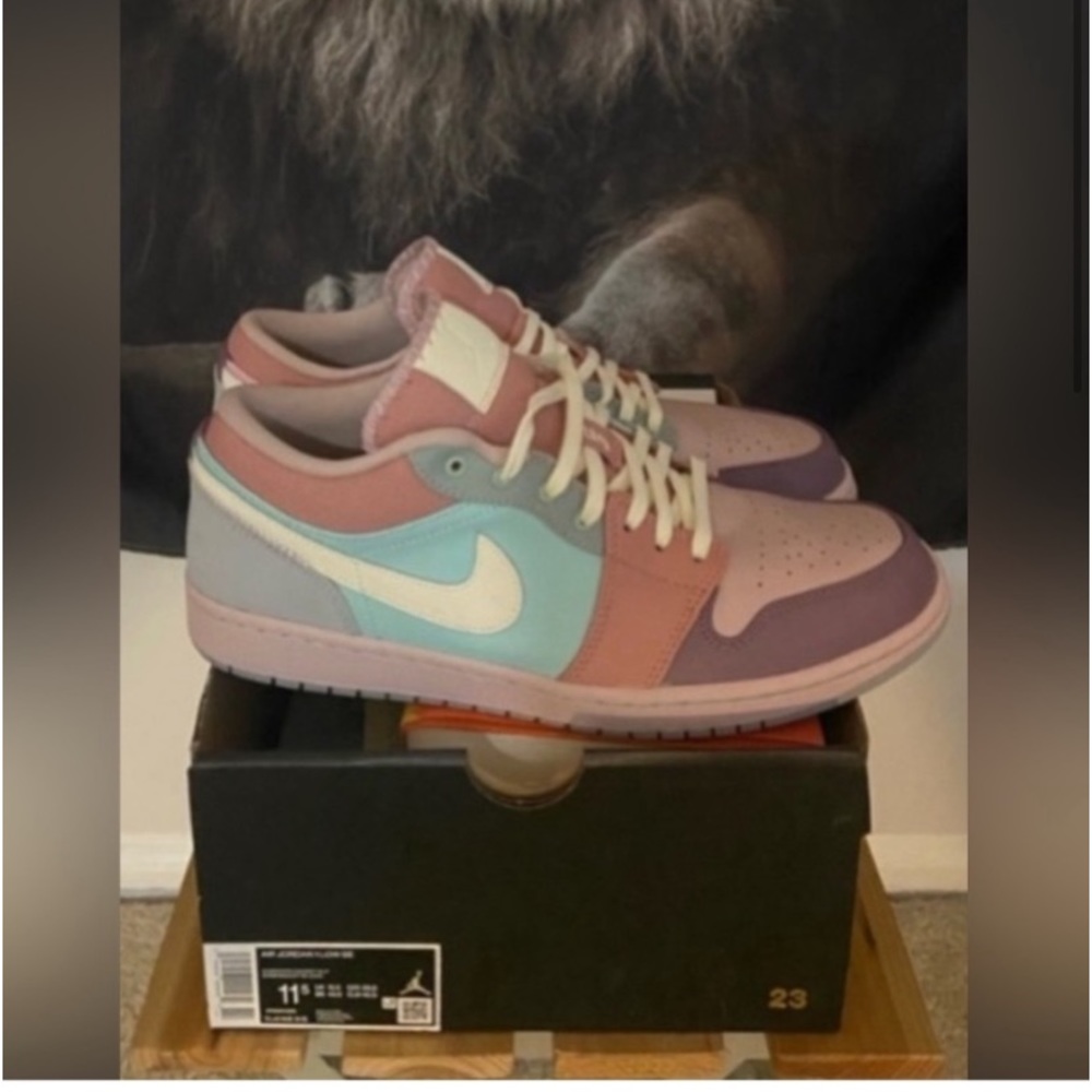 Nike Air Jordan 1 Low SE "Easter" Pastel
Champagne Coconut Milk Men's Sneakers - Picture 6 of 6